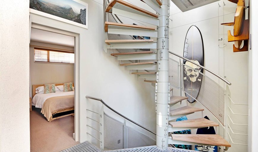 Atlantic blue Villa @pilots: Room and stairs