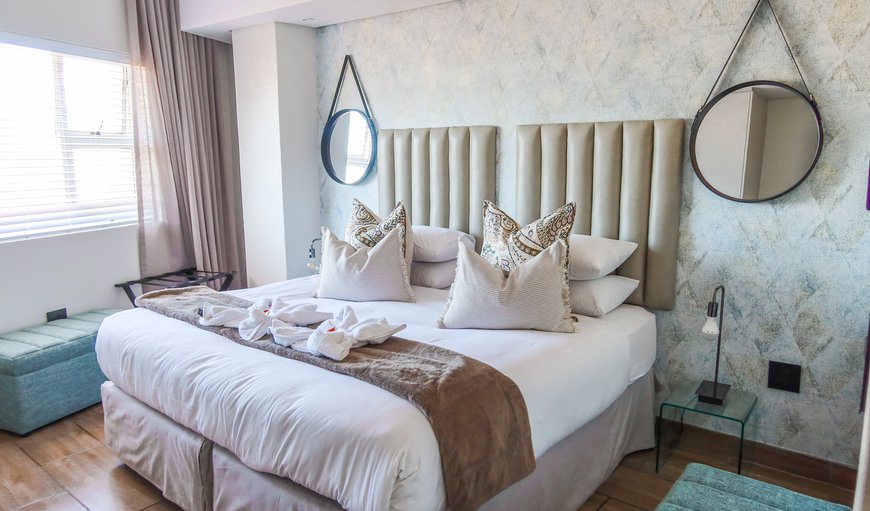 Luxury Apartment: Main Bedroom