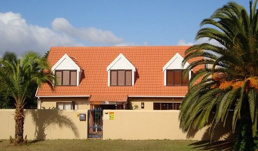 Pentzhaven Guesthouse is situated in the northern coastal suburb of Tableview, Cape Town.