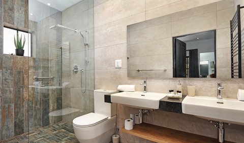 Luxury King Room: Bathroom