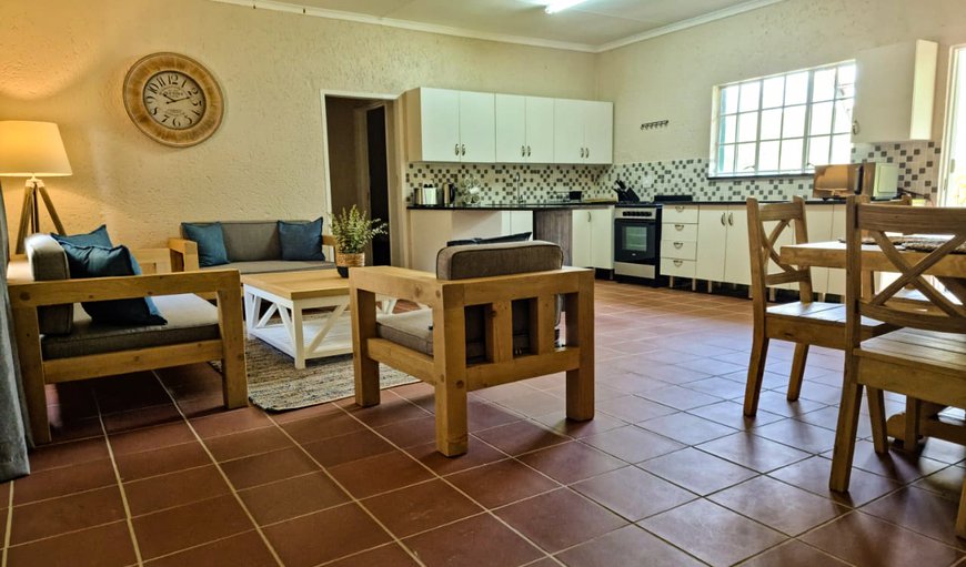 Zebra Cottage : Kitchen Area, Dining Area
