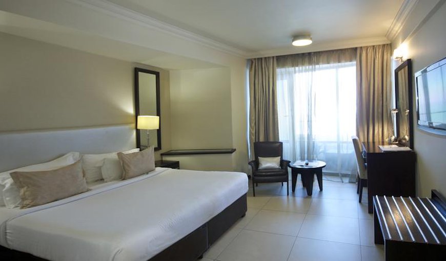 Deluxe South Facing King: Bedroom