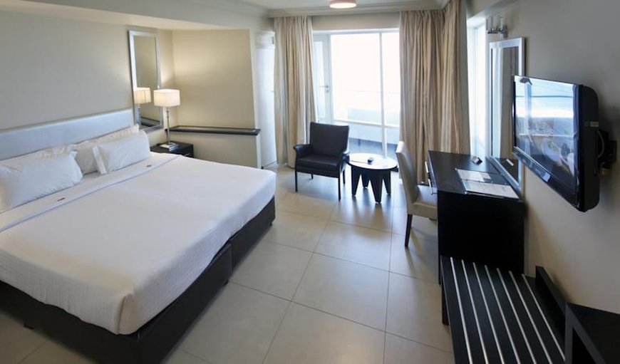 Deluxe Executive Sea Facing Family Suite: Bedroom