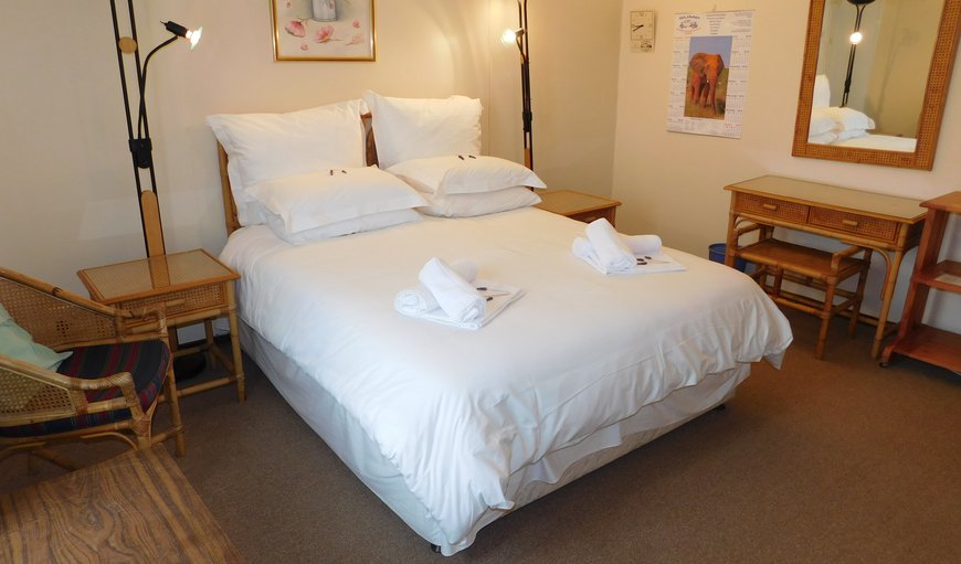 Large 3 Bedroom Cottage C67: Bedroom with Double Bed