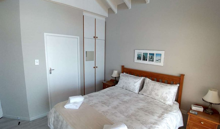 Crystal Sea House: Main Bedroom