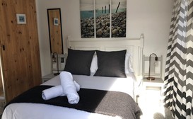 Struisbaai Holiday Rentals - Comfortable Stopover image