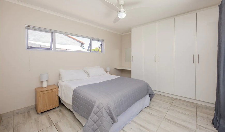 West Coast Garden Cottage: Bedroom for two