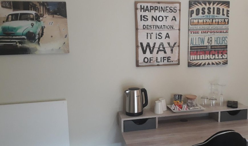 Buffels Place - Room 2 (Modern Luxury): Room has tea and coffee facilities