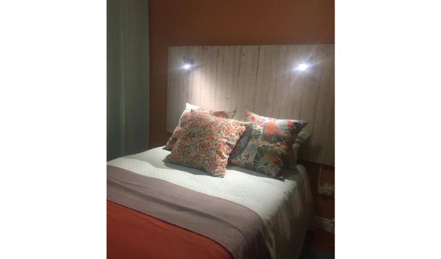 Tangerine: Tangerine Bedroom