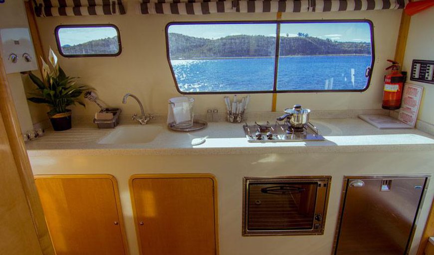 Dreamer: Knysna Houseboats