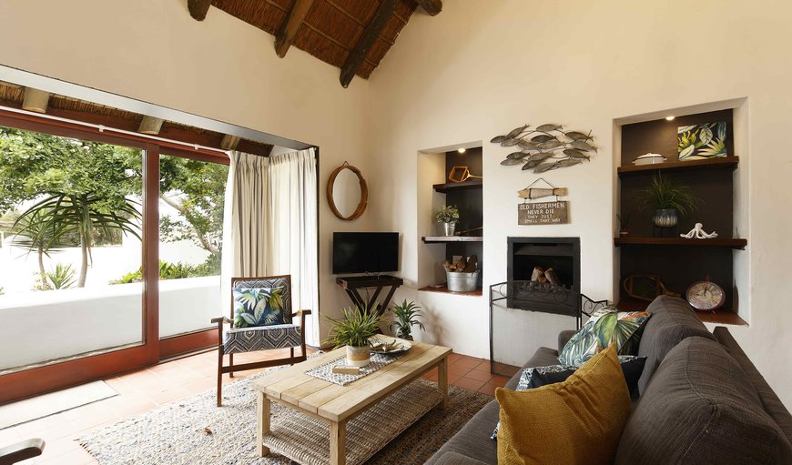 River View Cottage - at the Breede: Open Plan living area