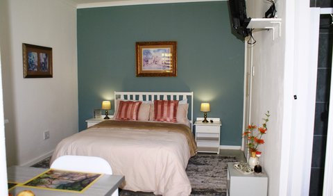 Couple's Suite: Bedroom