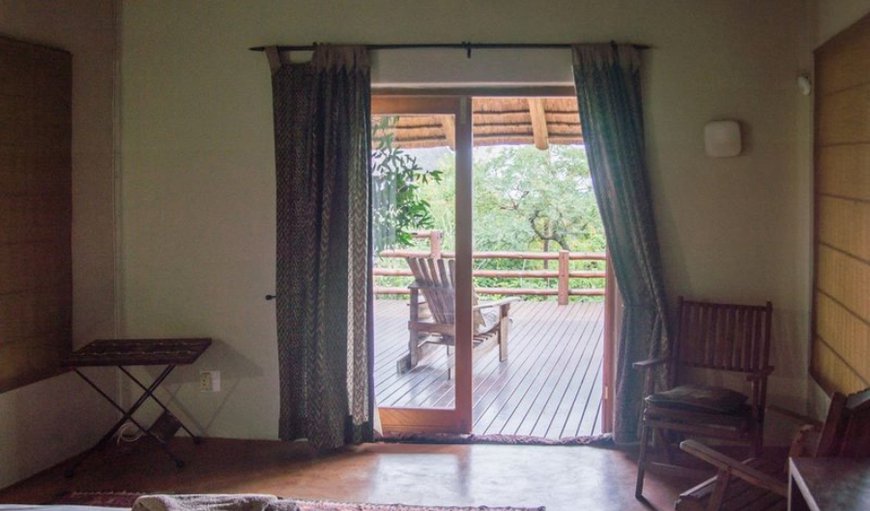 "Kolo" Lodge: Bedroom leading onto the Deck