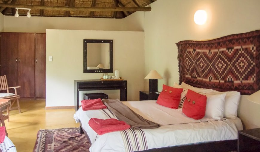 "Kolo" Lodge: Bedroom with Double and Single Bed