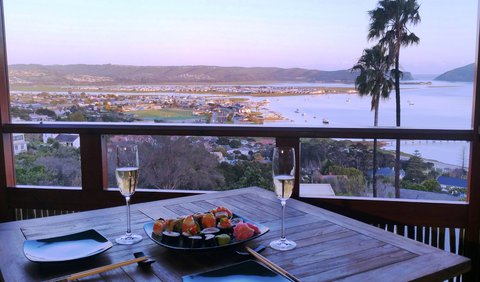 Tidal-Zen Studio (Lagoon, Heads & Town views): Tidal-Zen...A glass of bubbly is the perfect accompaniment to the sweeping lagoon views...you will find this spot very hard to leave...