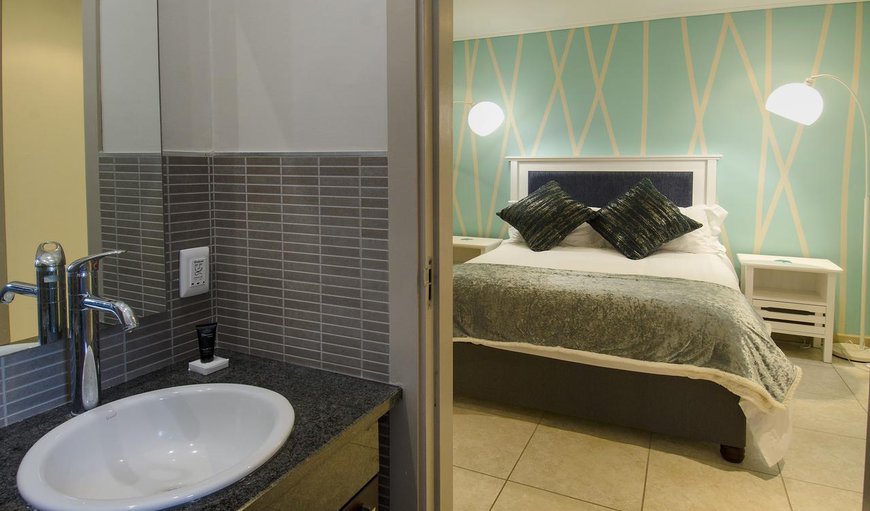 701 30 Degrees: Bedroom with Queen Size Bed and En-Suite Bathroom