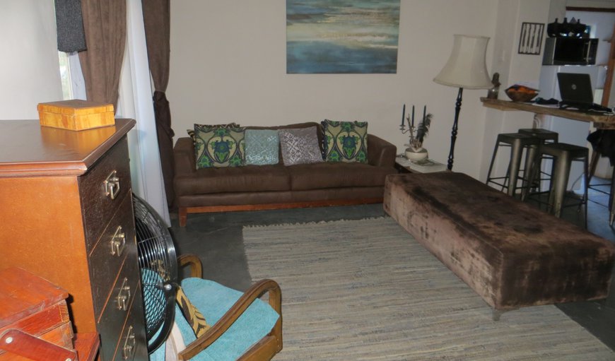 This cozy cottage consists of a comfortable lounge area, a fully equipped kitchen and two en-suite bedrooms. This cozy cottage consists of a comfortable lounge area, a fully equipped kitchen and two en-suite bedrooms.