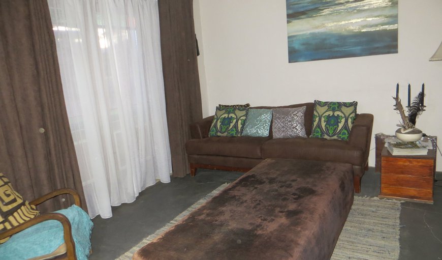 This cozy cottage consists of a comfortable lounge area, a fully equipped kitchen and two en-suite bedrooms. This cozy cottage consists of a comfortable lounge area, a fully equipped kitchen and two en-suite bedrooms.