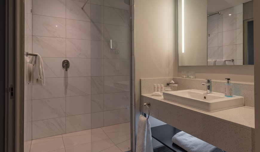 Superior Room - Mountain View: En-suite bathrooms
