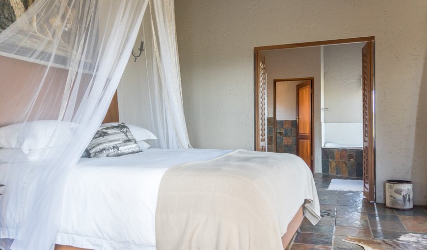 Rhino Lodge: Bedroom with Queen Size Bed