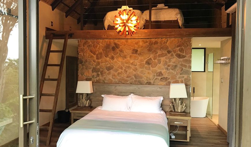 Tashang Lodge: Bedroom with Queen Size Bed and En-Suite Bathroom