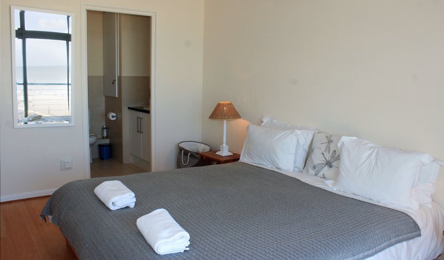 Surfers Sea Loft Muizenberg Beachfront: The main bedroom is furnished with a king size bed