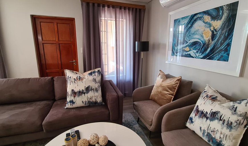 Villa Casa 16 - The lounge area is tastefully furnished with a comfortable couch and a flat screen TV Villa Casa 16 - The lounge area is tastefully furnished with a comfortable couch and a flat screen TV