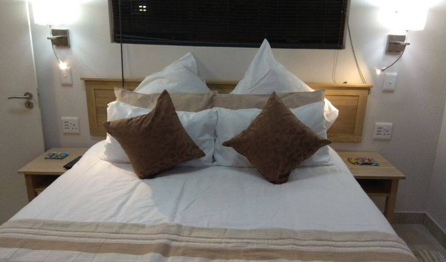 Uvongo Cottage: The bedroom is furnished with a queen size bed