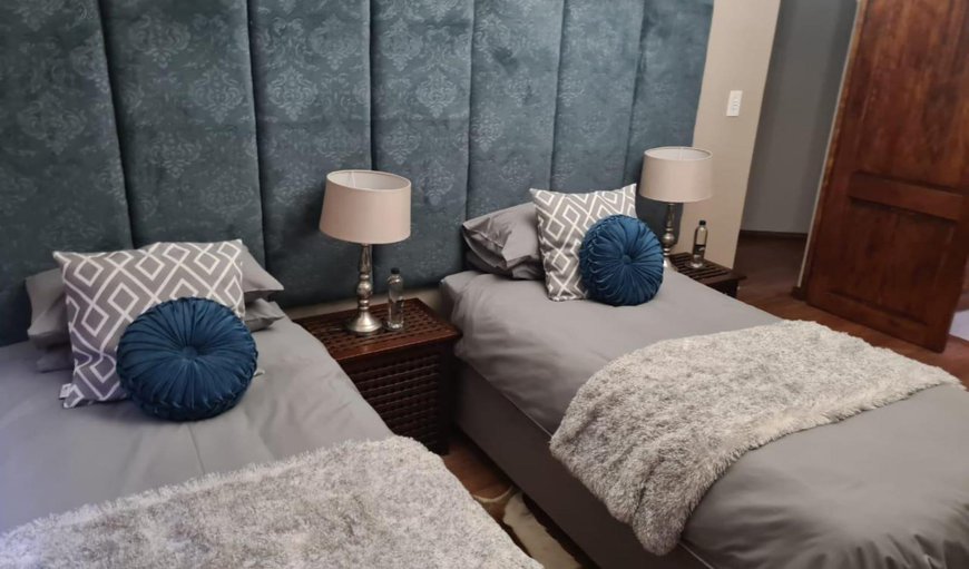 English Cottage: Bed