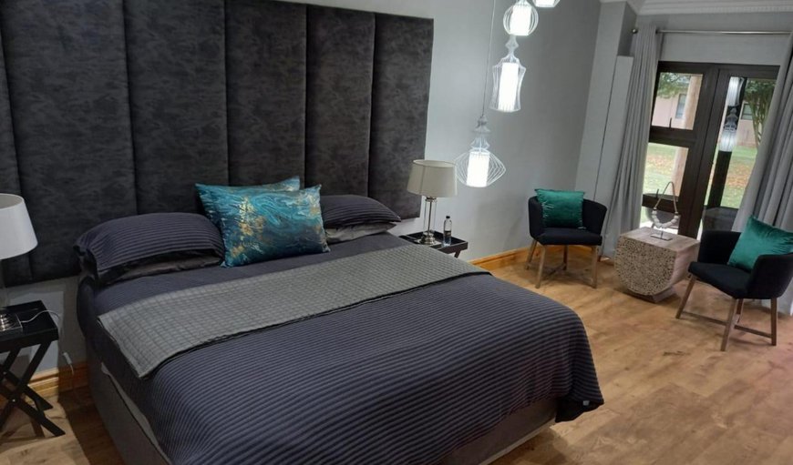 Standard King Room: Photo of the whole room
