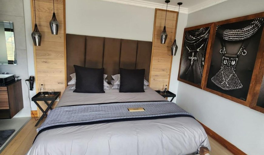 Superior Luxury King Room: Bed