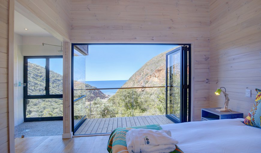 Earth Wind and Ocean 8: Bedroom with amazing views