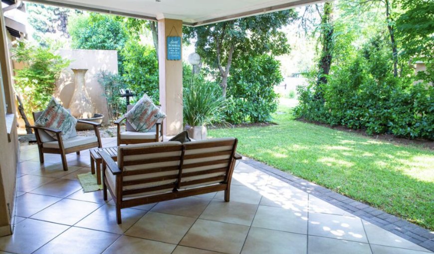 The unit features a garden and an outdoor seating area