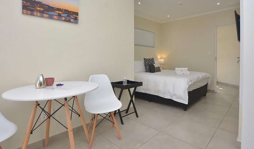Standard Queen Room: Standard Queen Room - This bedroom is comfortably furnished with a queen size bed