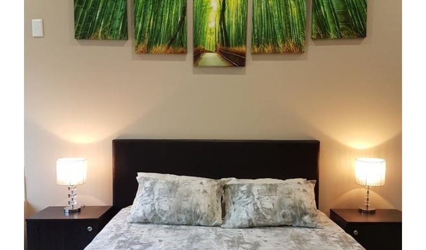 Garage Studio: Garage Studio - The unit is furnished with a queen size bed