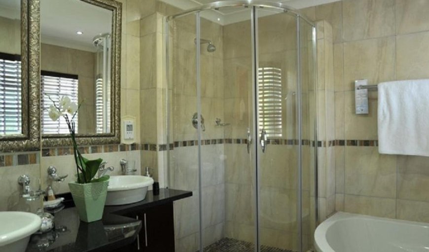 Amber Suite: Amber - En-suite bathroom