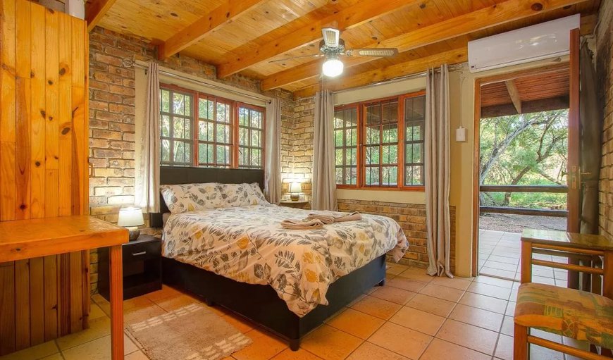 Inkwazi Place: Bedroom with double bed