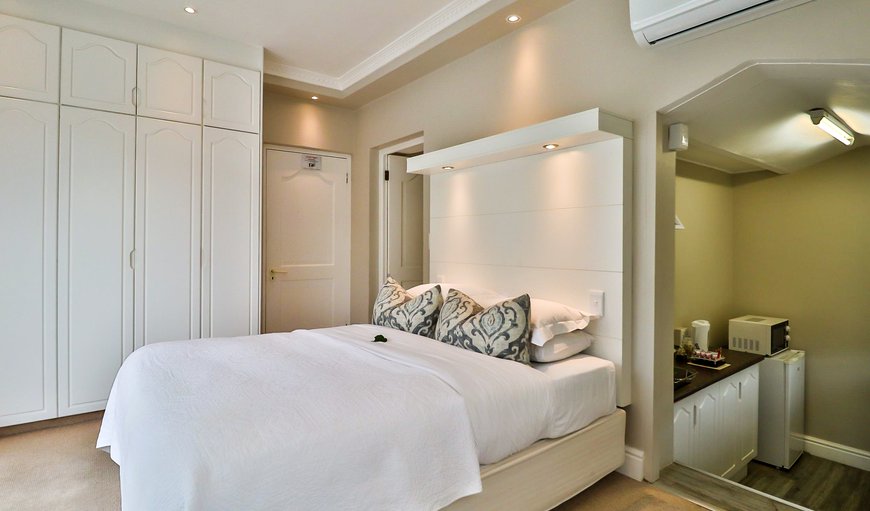Luxury Mountain View Suite: Mountain Room - Bedroom