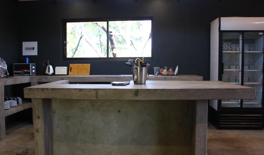 Blouwildebees Uitsig - The kitchen is equipped with equipped with a double fridge, freezer, microwave, kettle and toaster Blouwildebees Uitsig - The kitchen is equipped with equipped with a double fridge, freezer, microwave, kettle and toaster