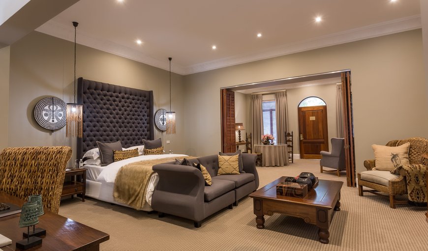 Villa Suites: Villa Suites -Bedroom with a queen sized bed