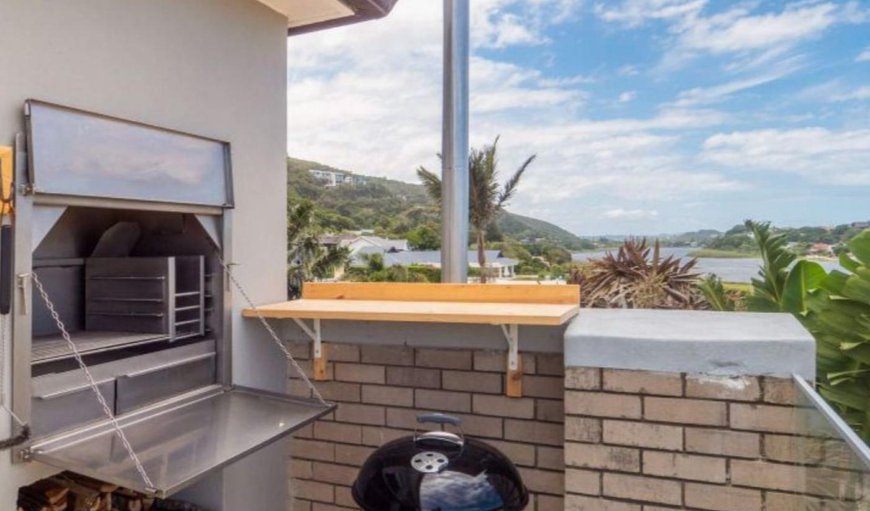 Yellowwood: Yellowwood Suite - The unit features a deck with a built-in stainless-steel braai and weber