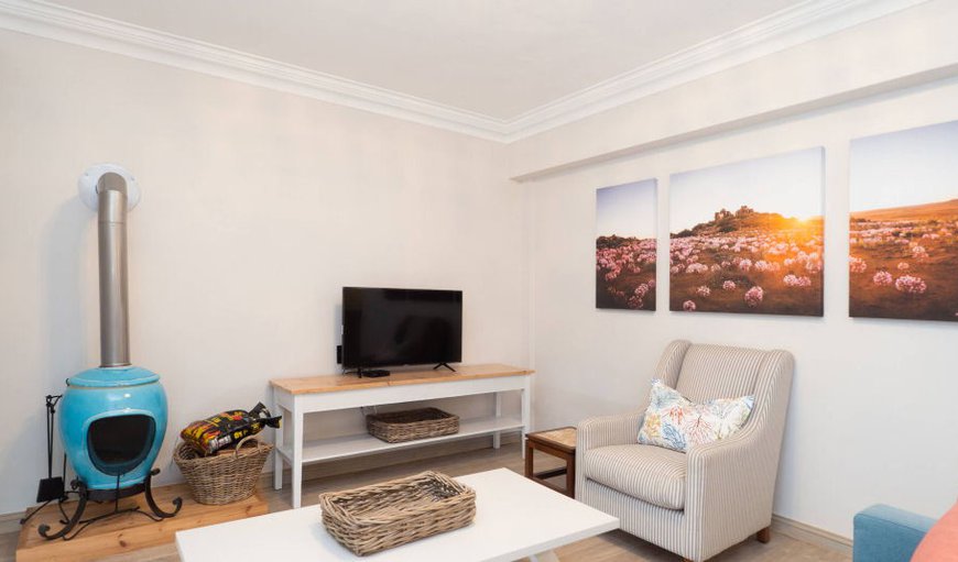 Candlewood Suite - The lounge area is tastefully furnished with a comfortable couch and a flat screen TV Candlewood Suite - The lounge area is tastefully furnished with a comfortable couch and a flat screen TV