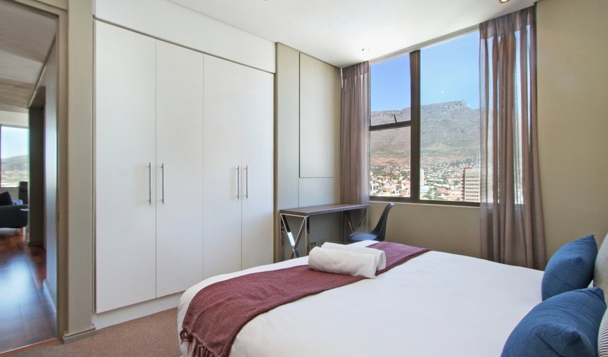 3 Bed Apartment - Adviata: Bedroom with a queen size bed