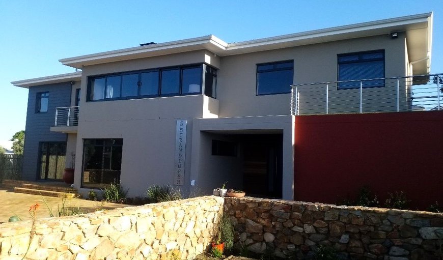 Karibu Self-Catering Accommodation is situated in Hermanus and offers quality accommodation