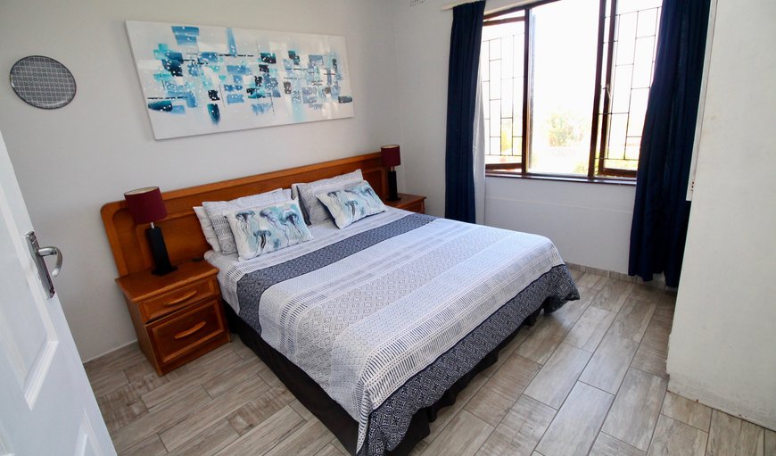 La Corsica 7: The first bedroom is furnished with a double bed