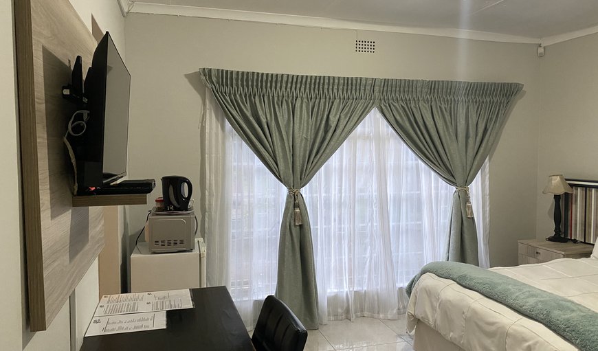 Executive Suite Room 2: Executive Room 2 - Bedroom with a double bed