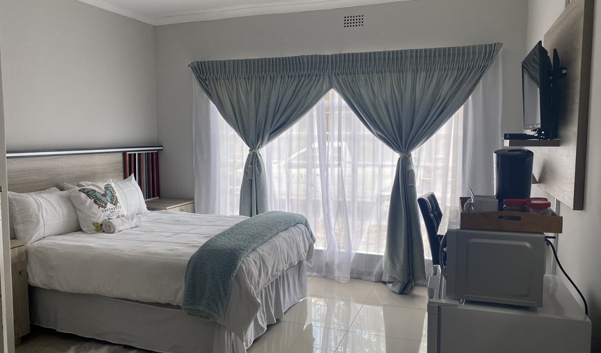 Executive Room 3: Executive Room 3 - Bedroom with a double bed