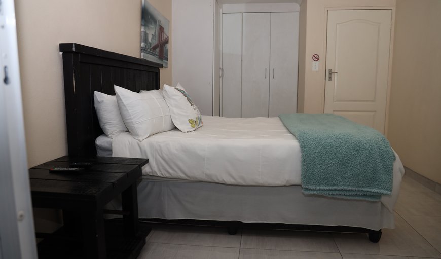 Double Executive with Balcony 7: Double Executive with Balcony (6 & 7) - Bedroom with a double bed