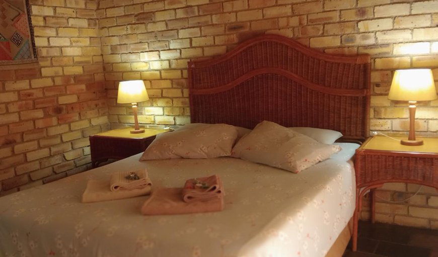 Geranium 1 Bedroom Cottage, Spa Bath: Bed