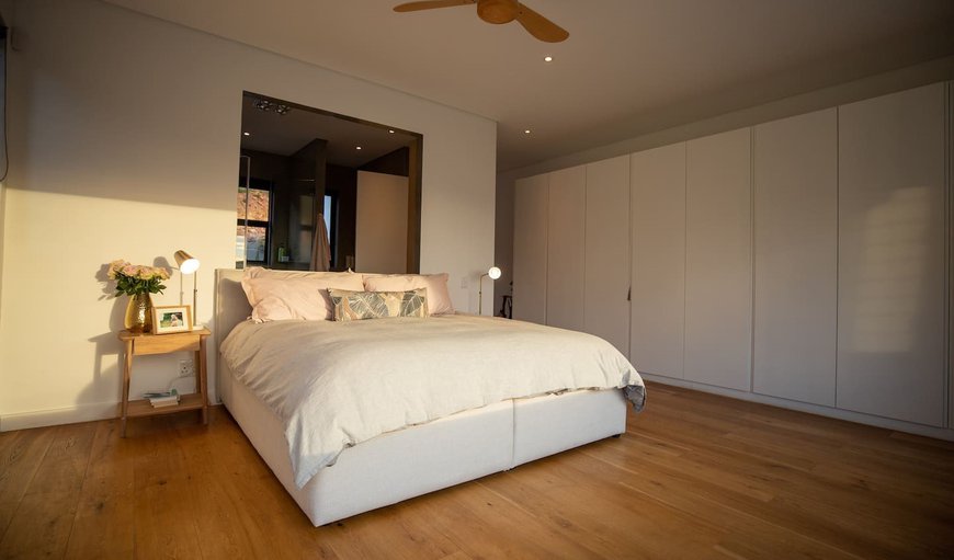 Vista View Hout Bay: Bedroom with a king size bed